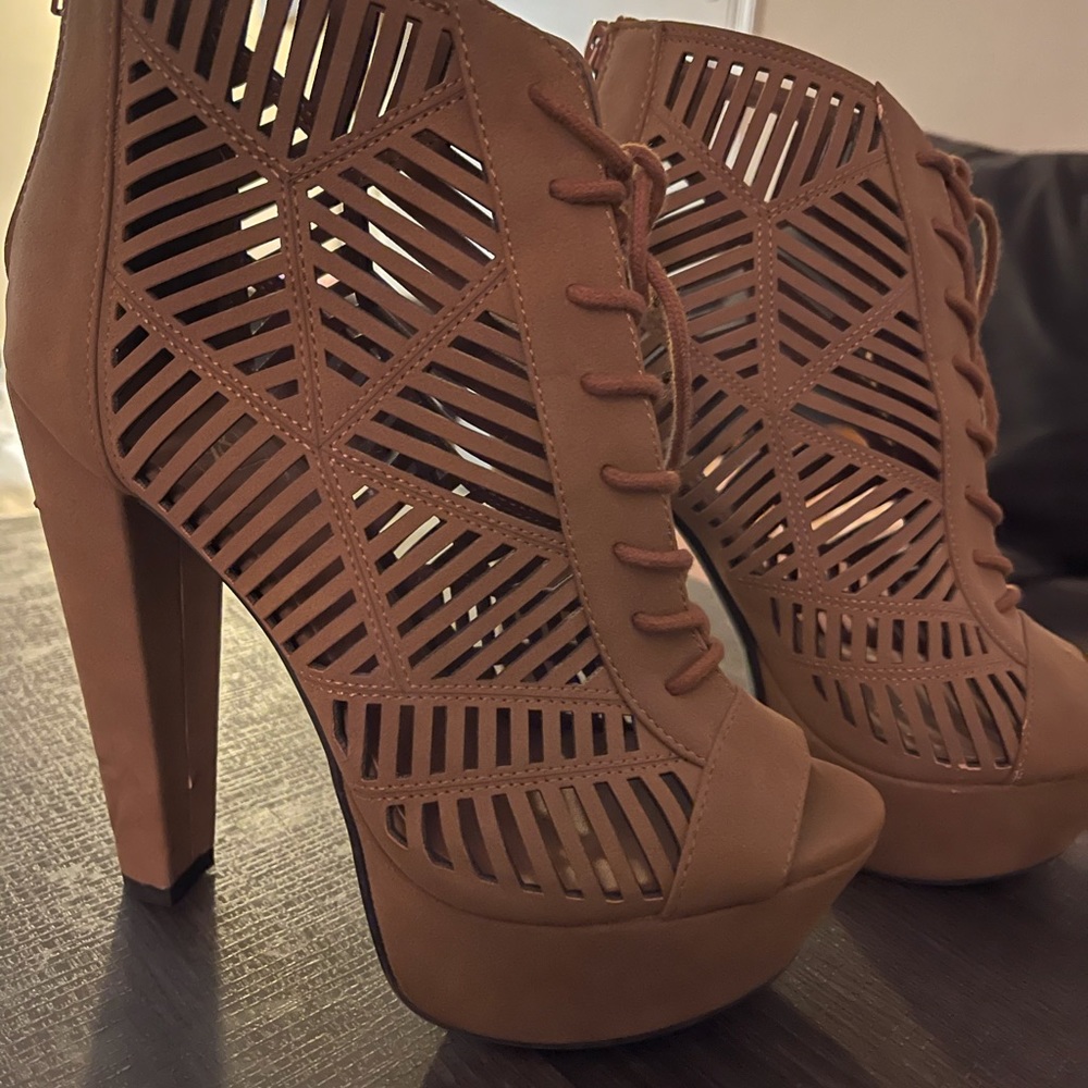 Shoes - Picture 4 of 5